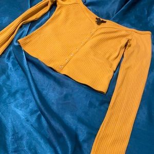 Crop top off shoulder